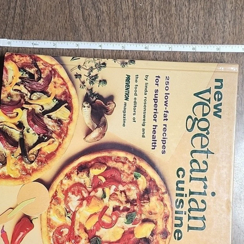 New Vegetarian Cuisine: 250 Low-Fat Recipes for‎ Superior Health: A Cookbook